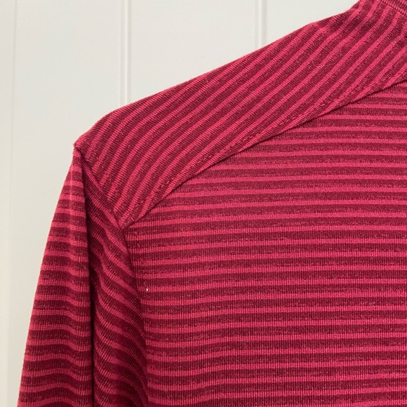 NWOT | Under Armour men’s red stripe pattern long sleeve “loose” coldgear‎ small - Picture 7 of 7